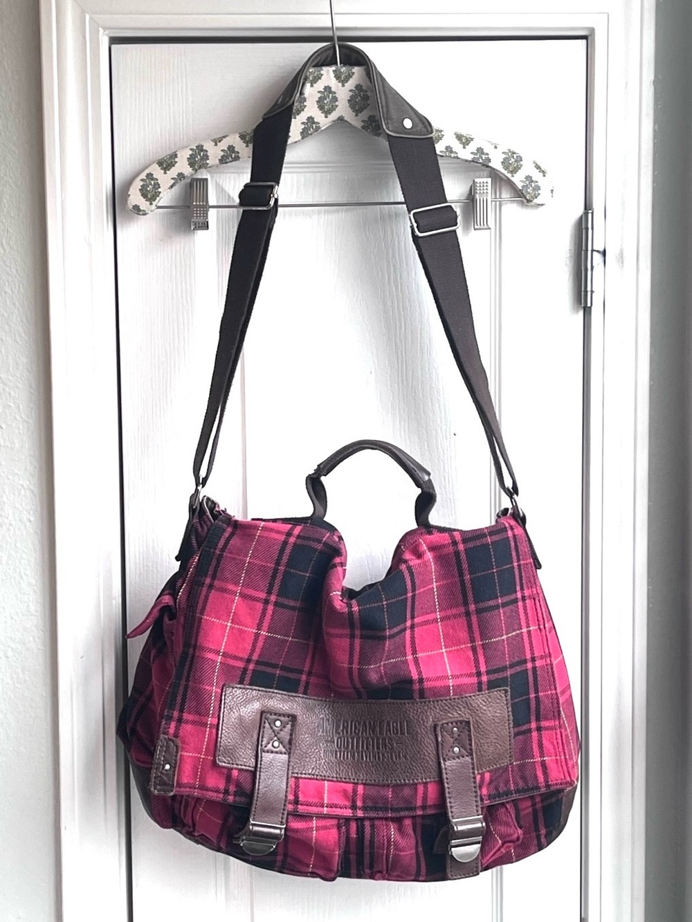 American Eagle Outfitters Red Black Plaid Messenger Bag Adjustable Strap Pockets
